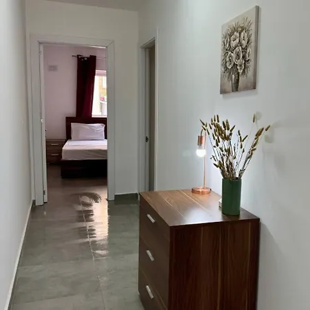 Lejlighed Mive-delux Three Bedroom In